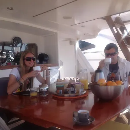 Bateau-hôtel Centaura Yacht Classique *